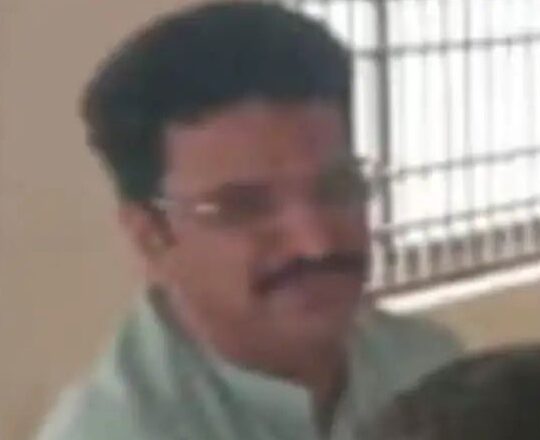 കണക്കില്‍പ്പെടാത്ത പണം കൈവശം വെച്ച  തഹസില്‍ദാര്‍ വിജിലന്‍സ് പിടിയില്‍