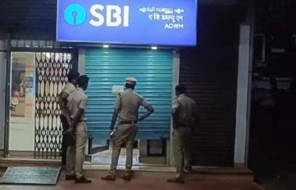 തൃശൂരില്‍ മൂന്നിടങ്ങളില്‍ വൻ എടിഎം കൊള്ള