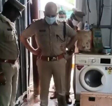 വന്നത് വീട്ടുപകരണങ്ങൾ എന്ന പേരിലുള്ള പാഴ്സൽ; യുവതിക്ക് ലഭിച്ചത് ദിവസങ്ങൾ പഴക്കമുള്ള മൃതദേഹം