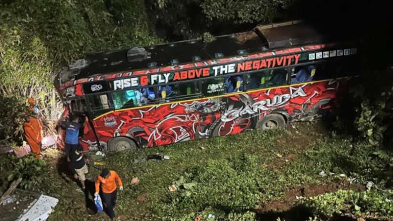 ടൂറിസ്റ്റ് ബസ് താഴ്ച്ചയിലേക്ക് മറിഞ്ഞു; 22 പേർക്ക് പരിക്ക്