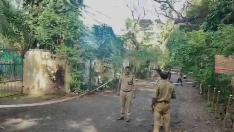 മംഗളവനത്തില്‍ ഗേറ്റിന്റെ കമ്പിയില്‍ മധ്യവയസ്‌കന്റെ നഗ്ന മൃതദേഹം