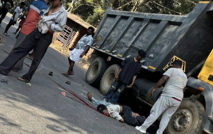 ടിപ്പര്‍ ലോറിയും ബൈക്കും കൂട്ടിയിടിച്ച്‌ അപകടം; രണ്ട് വിദ്യാര്‍ഥികള്‍ മരിച്ചു