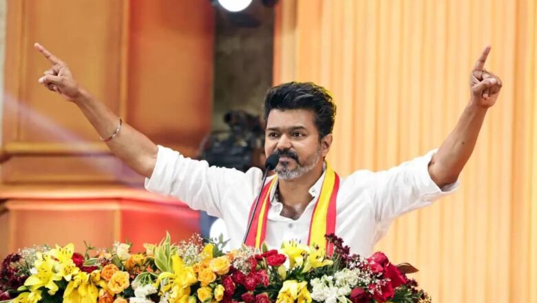 വിജയ്‌യുടെ വീട്ടിലേക്ക് മലയാളി ചെരിപ്പേർ..