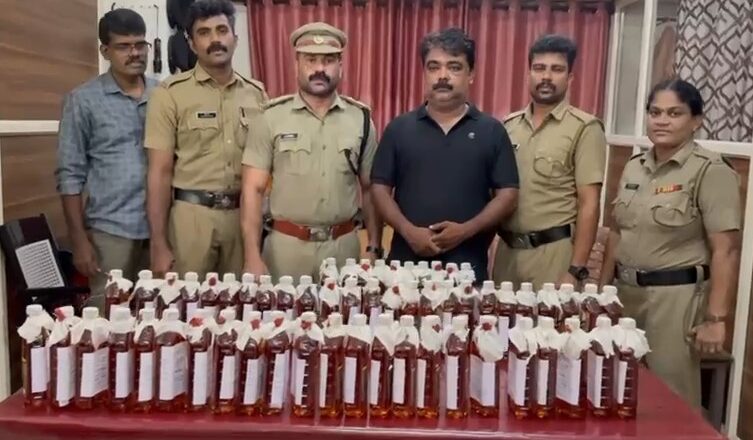 കാറിൽ വെച്ച് വിദേശ മദ്യ വിൽപന; പരപ്പനങ്ങാടി എക്സൈസ് ഒരാളെ പിടികൂടി.