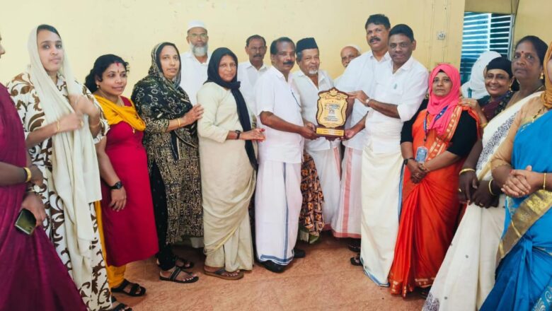 ലീഡർ കെ കരുണാകരൻ സ്മാരക” കർമ്മ ശ്രേഷ്ഠ പുരസ്കാരം” കൈമാറി