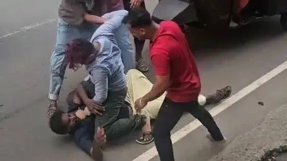 ഓവര്ടേക്കിനെ ചൊല്ലി ബൈക്ക് യാത്രക്കാരന് ക്രൂര മര്ദനം