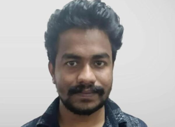 ട്രെയിനില്‍ ചാര്‍ജ്ജ് ചെയ്യാനായി കുത്തിയിട്ട യാത്രക്കാരന്റെ ഐഫോണ്‍ കവര്‍ന്നയാള്‍ അറസ്റ്റില്‍