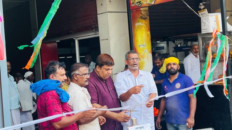 വേനൽചൂടിൽ ആശ്വാസമായി വേങ്ങരയിൽ പൗരസമിതിയുടെ സൗജന്യ കുടിവെള്ള വിതരണം