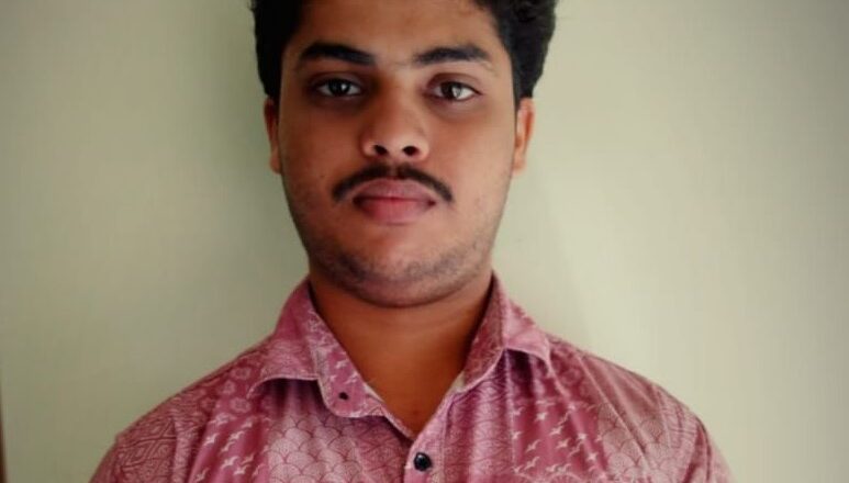 മഞ്ചേരി നറുകരയിൽ സ്വകാര്യ ബസ്സും ബൈക്കും കൂട്ടിയിടിച്ച് കോളേജ് വിദ്യാർത്ഥി മരിച്ചു