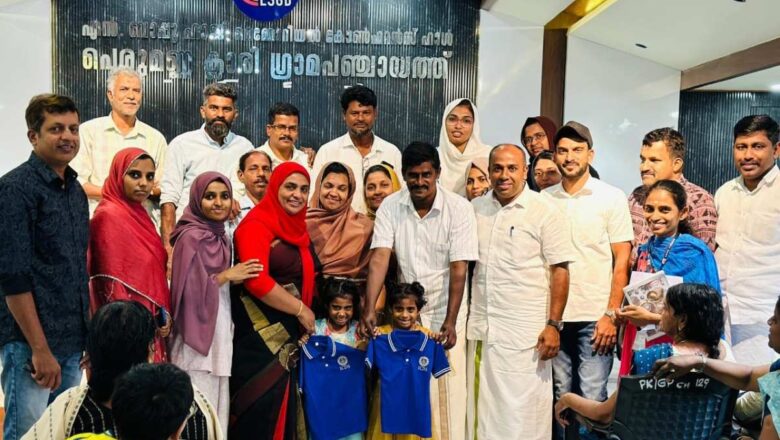 അംഗൻവാടി വിദ്യാർത്ഥി കൾക്ക് യൂണിഫോം വിതരണം നടത്തി പെരുമണ്ണ ക്ലാരി പഞ്ചായത്ത്