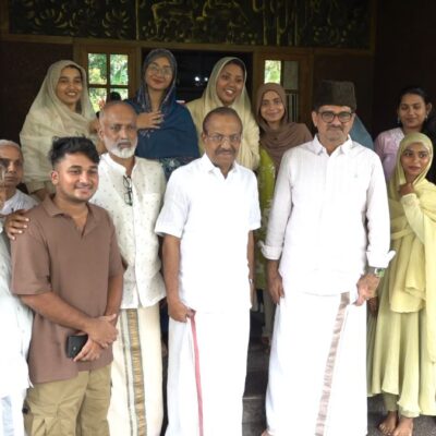 മതസൗഹാർദത്തിന്റെ വിഷുക്കാഴ്ച; അഖിലേഷിന്റെ വീട്ടിൽ വിഷുസദ്യയുണ്ണാൻ കുഞ്ഞാലിക്കുട്ടിയും ബഷീറലി തങ്ങളുമെത്തി