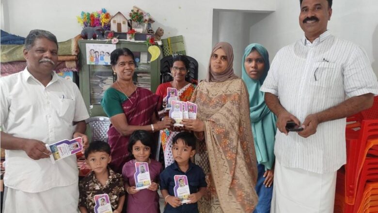 ഇരിങ്ങല്ലൂർ പാലാണി അംഗൻവാടിയിലെ കുട്ടികൾക്കുള്ള മൊമെന്റോ കൈമാറി