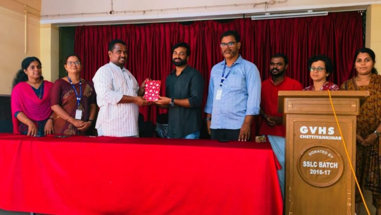 വായനാദിനാചരണം: യുവ എഴുത്തുകാരൻ ശഫീഖ് ക്ലാരിയെ ആദരിച്ചു