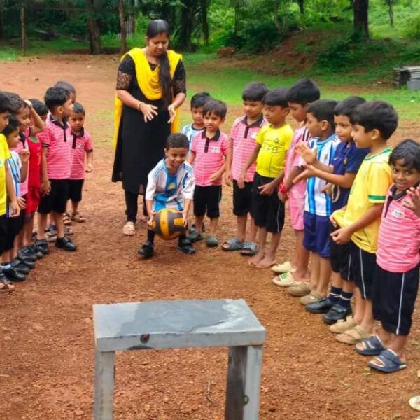 മുതലമാട് ഡ്രീംസ് സ്കൂളിൽ ഗോൾകിക്ക് മത്സരവും ഫുട്ബോളും സംഘടിപ്പിച്ചു