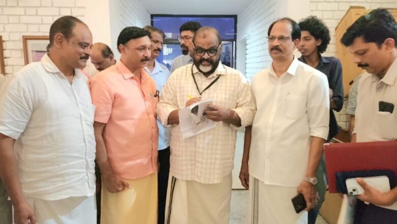 KSRTC പ്രിയദർശിനി സർവ്വീസുകൾ അനുവദിക്കണം; ഗതാഗത മന്ത്രിക്ക് നിവേദനം നൽകി