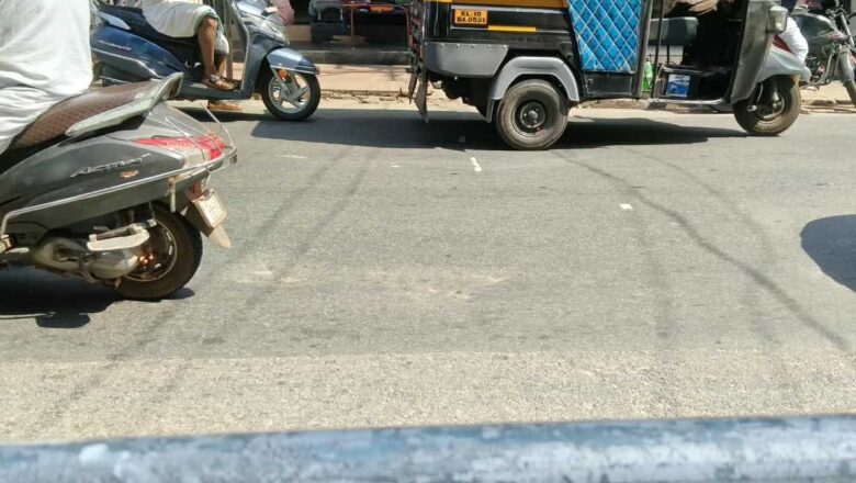 സീബ്രാ ലൈനുകൾ മാഞ്ഞു; റോഡ് മുറിച്ചുകടക്കാൻ പാടുപെട്ട് കാൽനട യാത്രക്കാർ, മാപ്സ് പരാതി നൽകി
