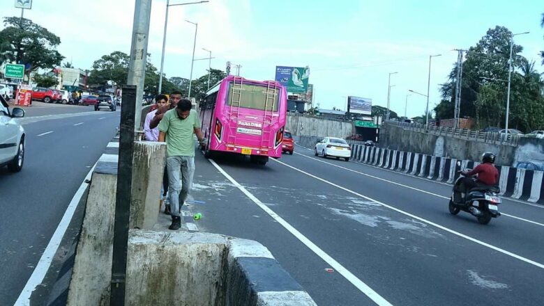 ആറുവരിപ്പാതയിൽ നിയമലംഘനം; യാത്രക്കാരെ ഹൈവേയിൽ ഇറക്കിവിട്ട് സ്വകാര്യ ബസുകൾ, മാപ്സ് പരാതി നൽകി