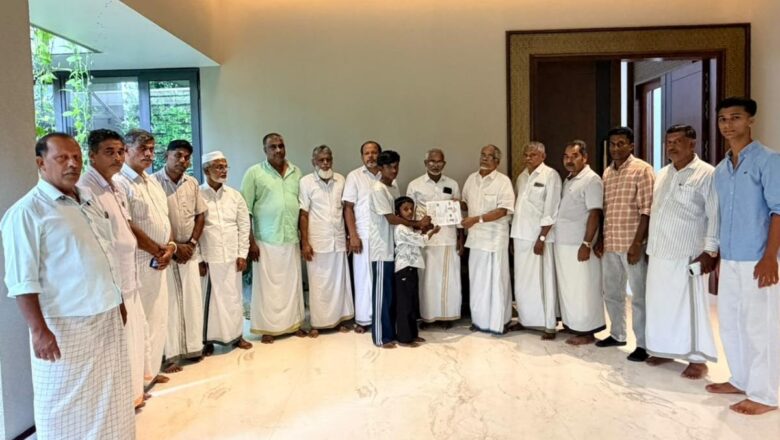 മെച്ചേരി അഷ്റഫിന്റെ കുടുംബത്തിന് നിർമ്മിക്കുന്ന വീടിനുള്ള സ്ഥലത്തിന്റെ ആധാരം കൈമാറി